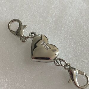 First offer wins ! Magnetic heart shaped extender